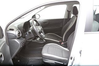 Halvkombi Hyundai i10 8 av 16