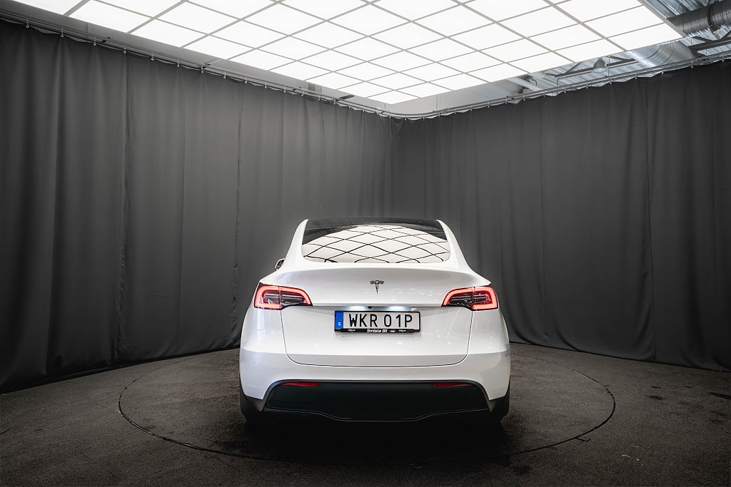 Tesla Model Y Standard Range RWD PANO LÄDER KAMERA 1-ÄGARE MOMS