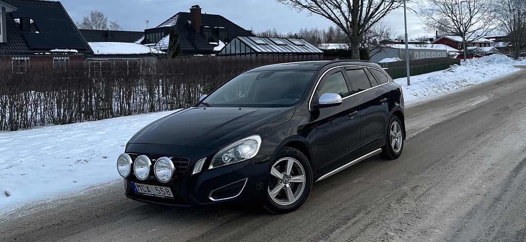 Volvo V60 D2 Momentum. Värmare. Dragkrok. Nybes. Bluetooth. 