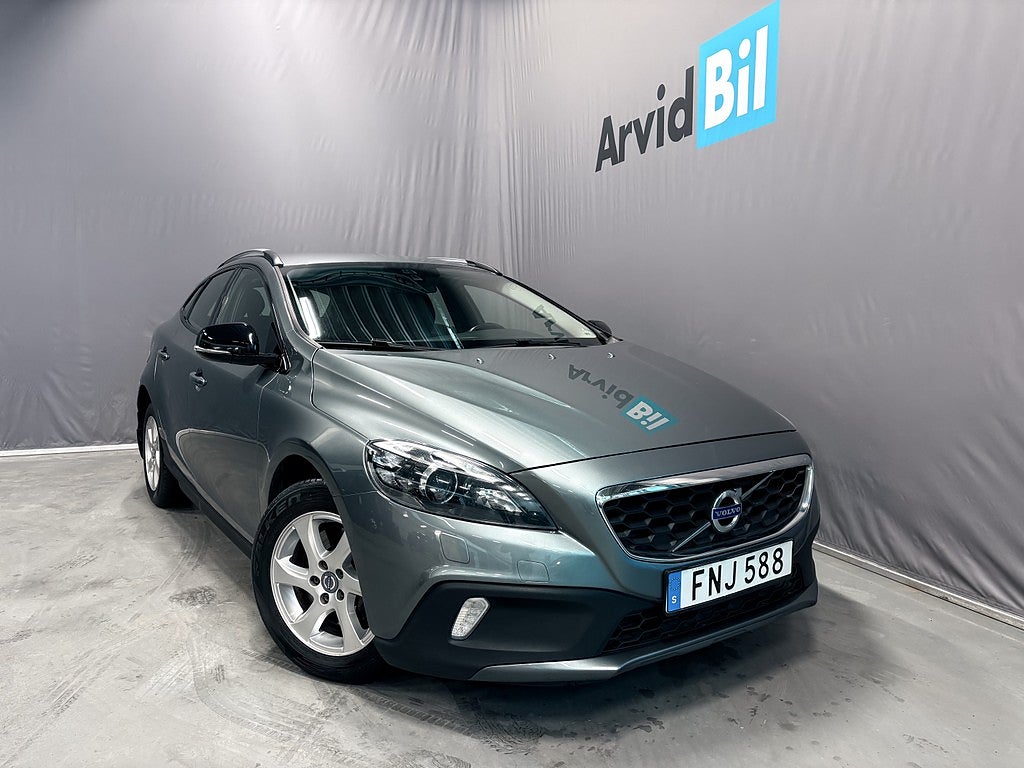Volvo V40 Cross Country T4 AWD Momentum P-Värmare Lane PDC Ny servad