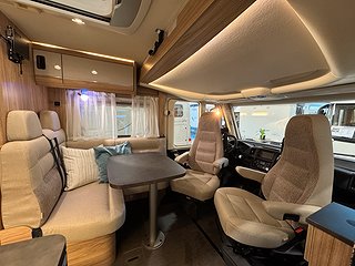 Husbil-integrerad Hymer Exsis I588 150HK AUT 2 av 21