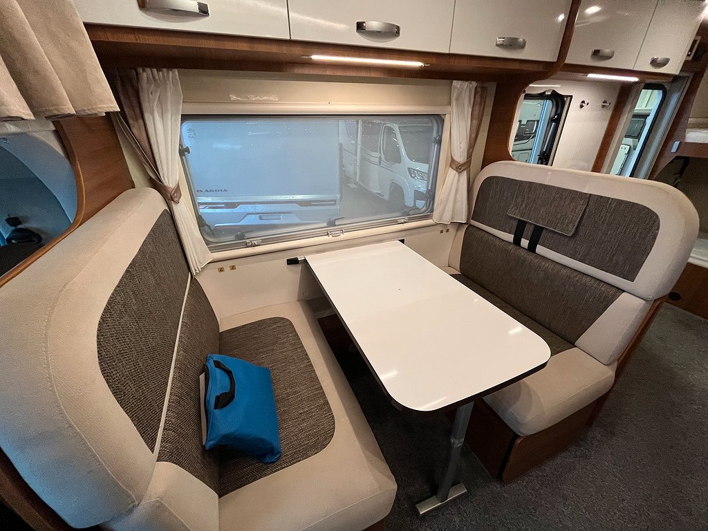 Elnagh Baron 22  / Automat / AC bodel / 7 bältad / B-körkort - Elnagh