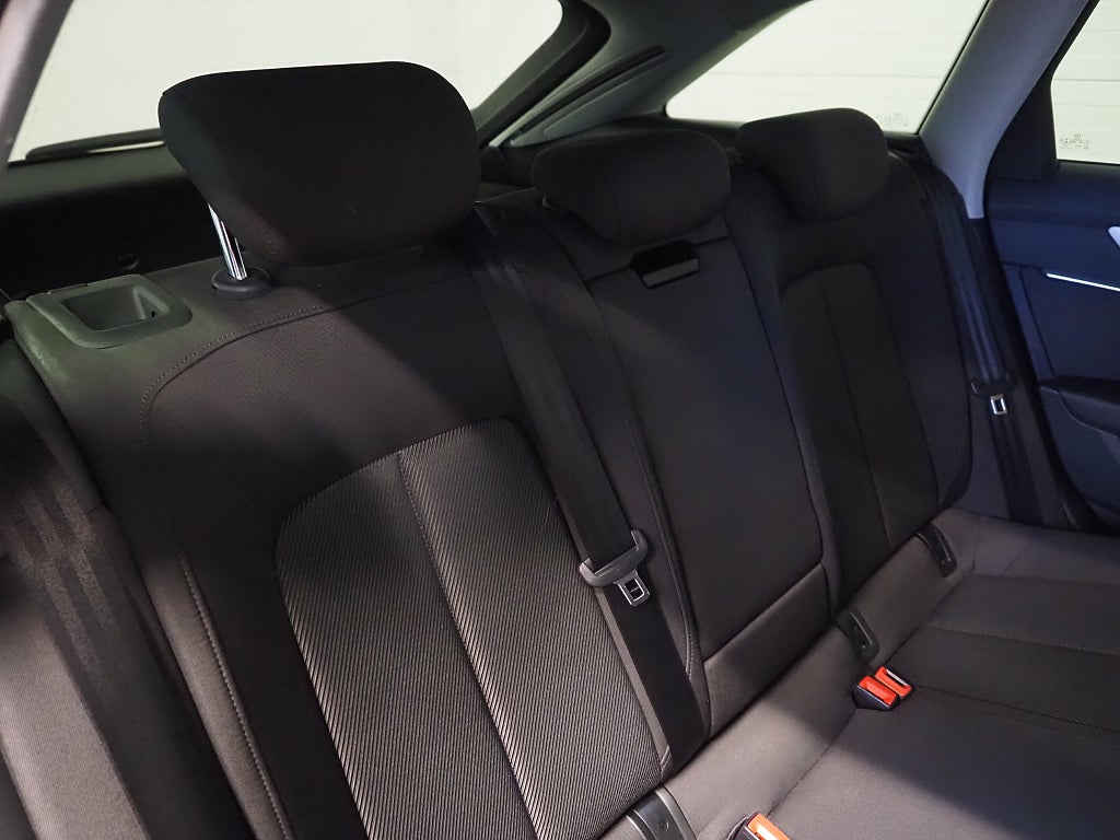 Audi A6 Avant 45 TFSI quattro TFSI MHEV 245hk Navi Värmare Drag 2020