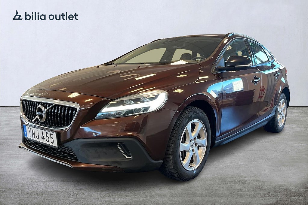 Volvo V40 Cross Country T4 Momentum Business adv. 190hk / Kamera Värmare Navi