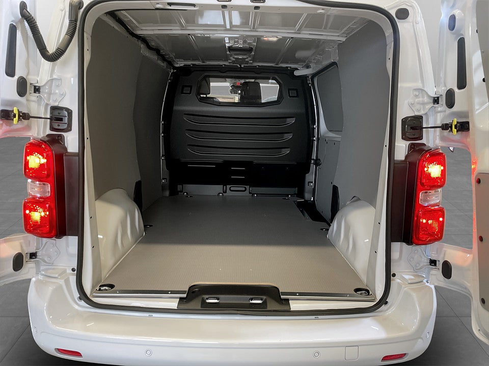 Bild på Peugeot Expert Plus 150hk Aut L2 - EDITION! Värmare & Dragkrok