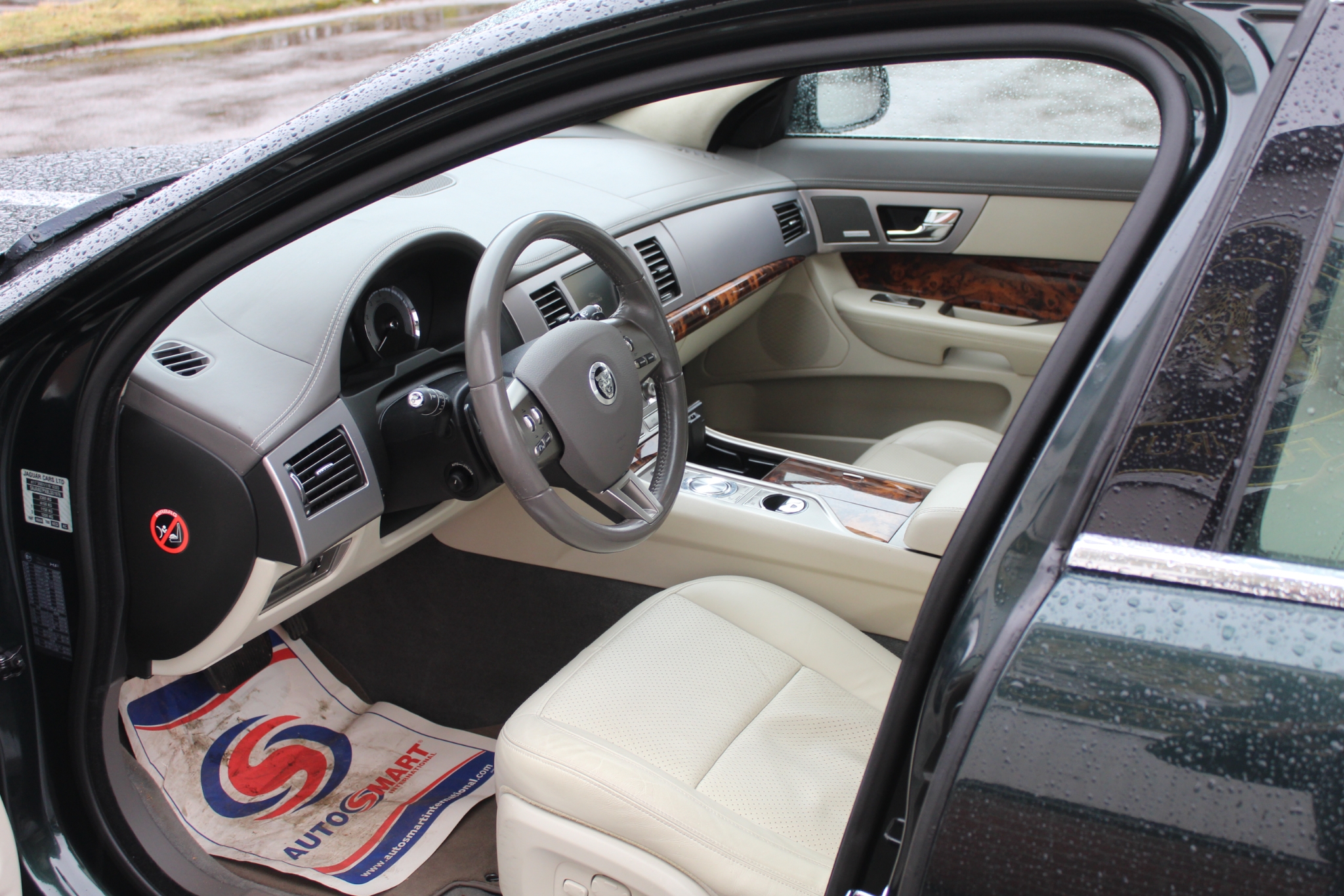 Jaguar XF 2011, kuva 2/40