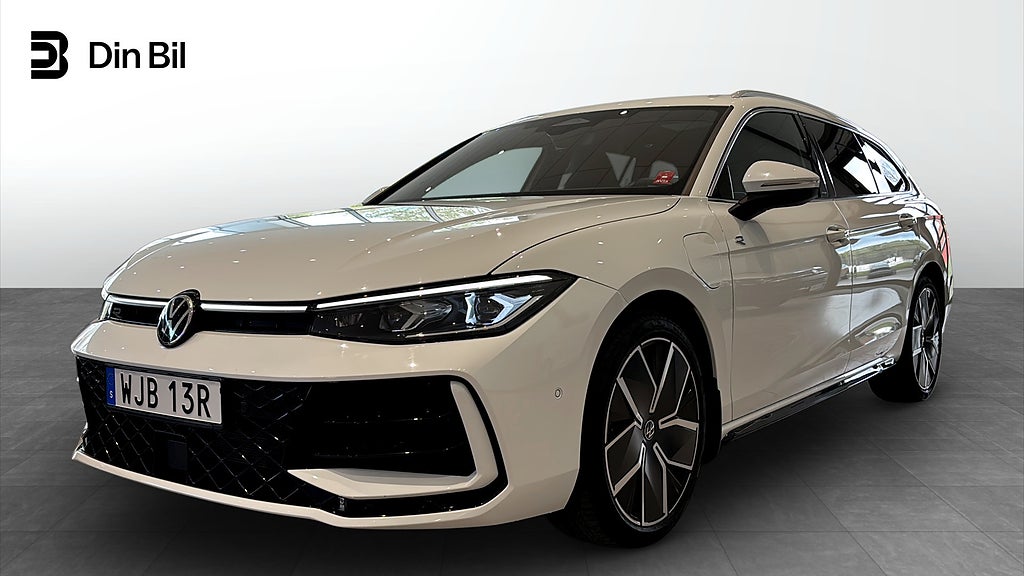 Volkswagen Passat Sportscombi R-LINE eHYBRID 272 hk Drag/Värmare/Panoram