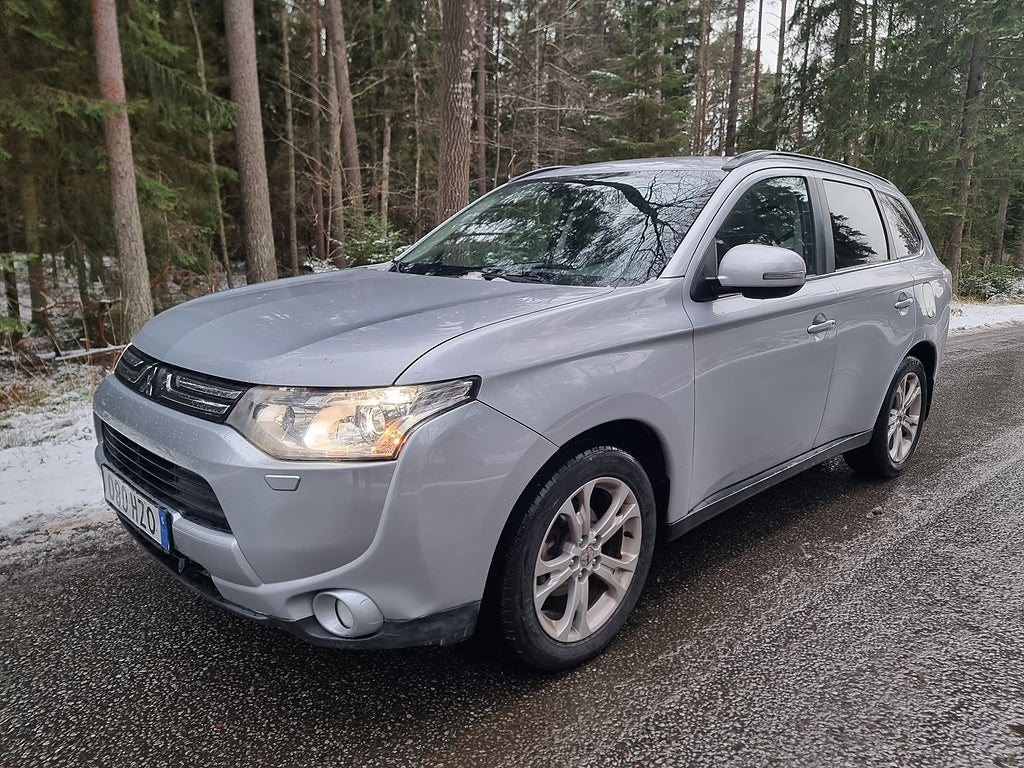 Mitsubishi Outlander 2.0 4WD CVT Business Euro 5 Ny besiktigad