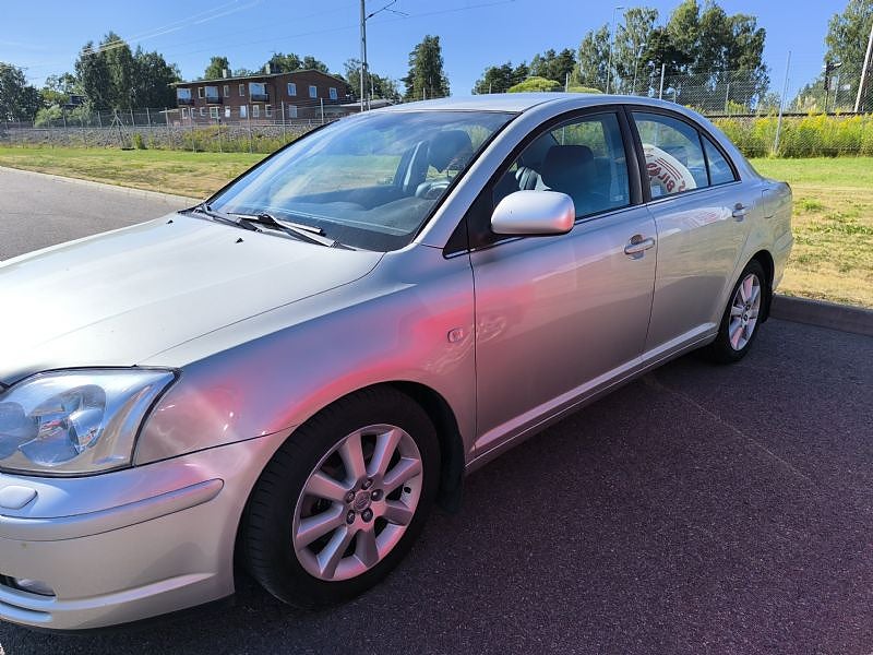 Toyota Avensis 2,0 VVTI Automat 147hk 