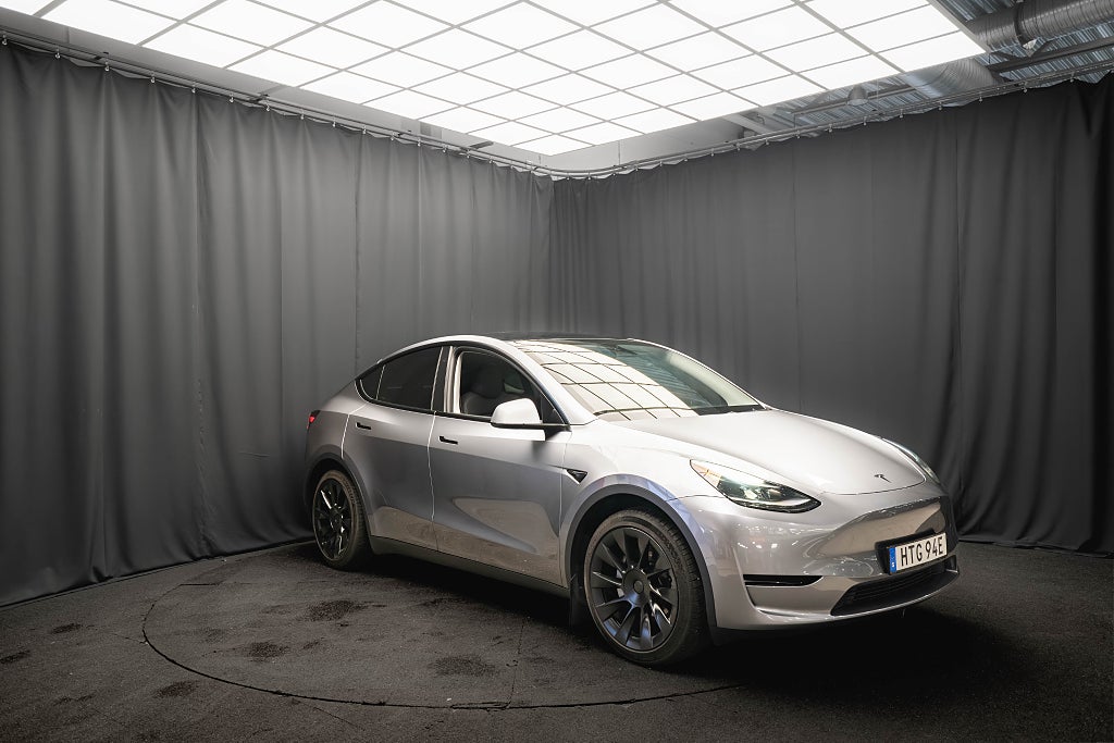 Tesla Model Y Long Range AWD DRAG 20'' QUICKSILVER PANO 1-ÄGARE MOMS