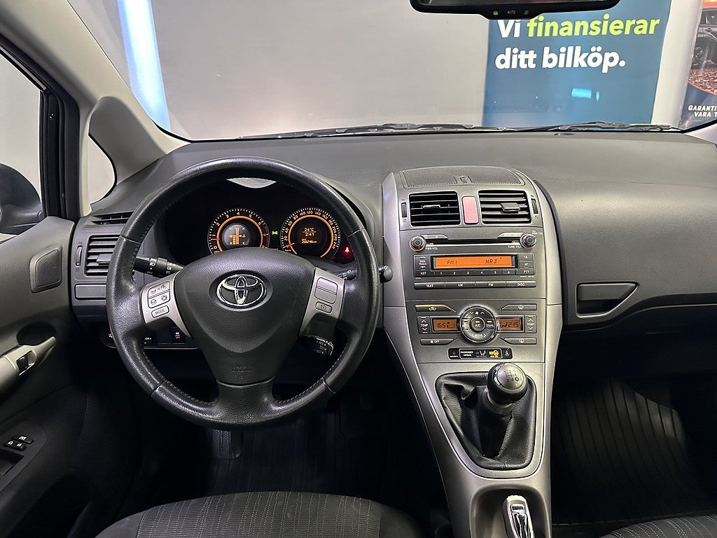Toyota Auris 5-dörrar 1.6 Dual VVT-i Nybesiktad | Nyckelfri | S+V