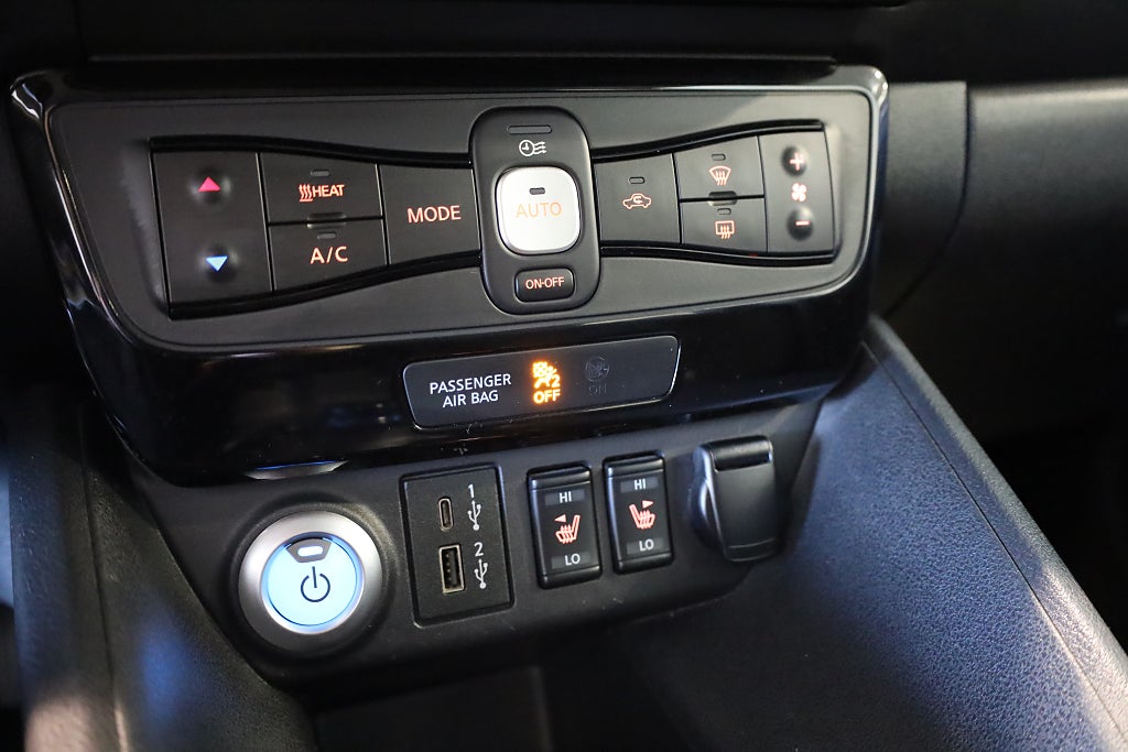 Nissan Leaf 40 kWh N-Connecta Navi 360° Värmare Leasbar CarPlay 2021