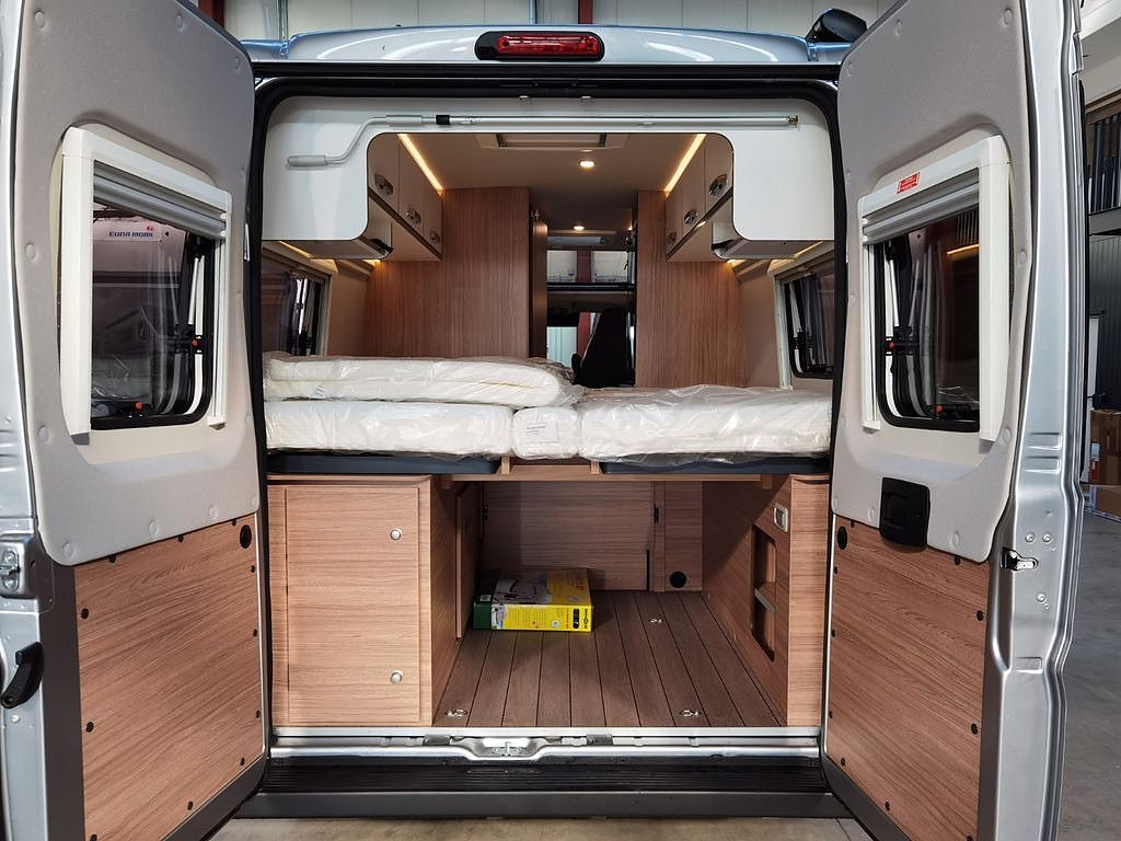 Weinsberg 630  Carabus ME Edition Fire , automat,  långbädd thumbnail