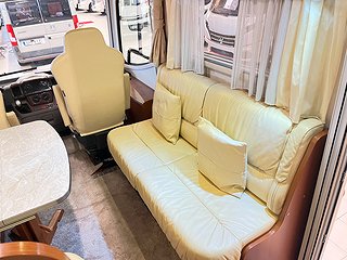 Husbil-integrerad Frankia Luxury Class 840 16 av 36