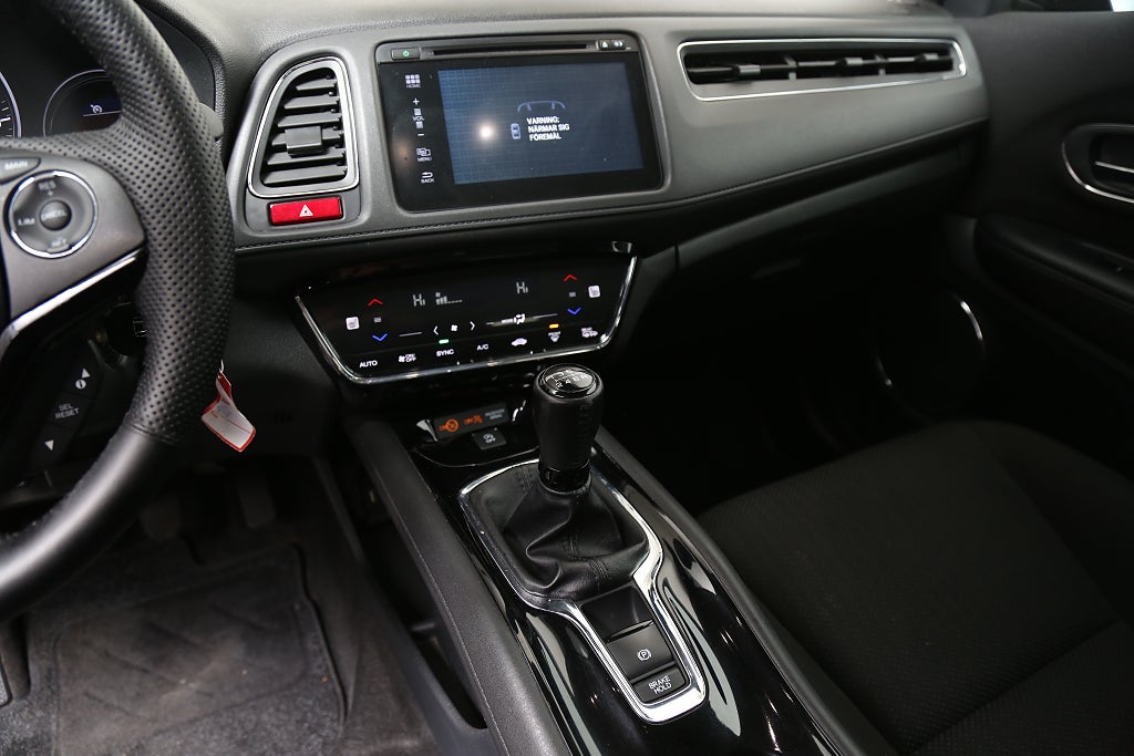 Honda HR-V 1,5 i-VTEC 131hk Elegance P-sensorer Drag Nyservad 2016