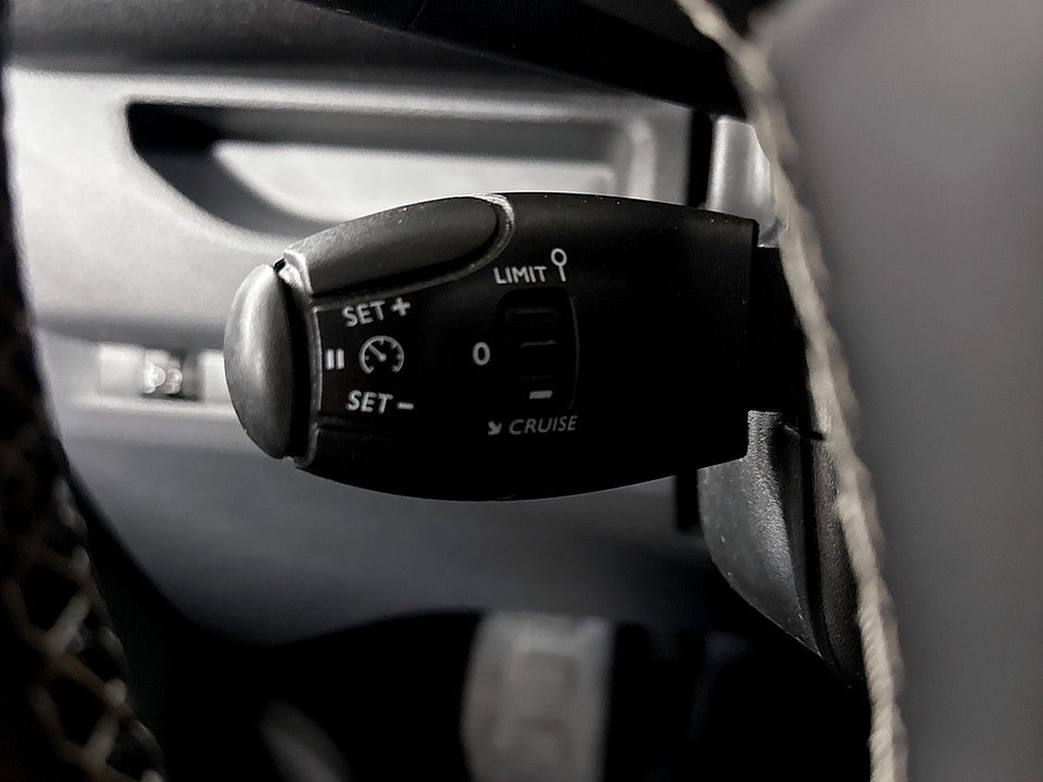 Bild på Peugeot e-Expert PRO+ L2 75kWh Aut INREDNING SKYDDSKLÄDSEL BACKKAMERA