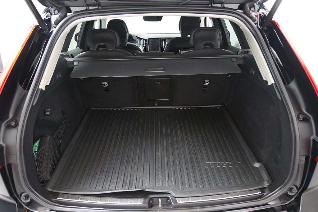 Volvo XC60 B5 Bensin 250hk Momentum Adv SE AWD Kamera Navi Leasbar 2021