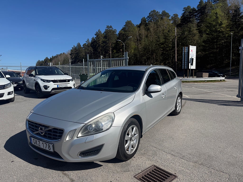Volvo V60 D3 136hk Automat Momentum Dragkrok Välservad Välvårdad 