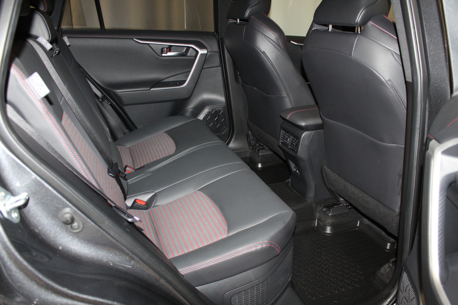 Toyota RAV4 Plug-in Hybrid E-CVT Launch Edition, Drag, B-Kamera 2021 - miniatyr 28