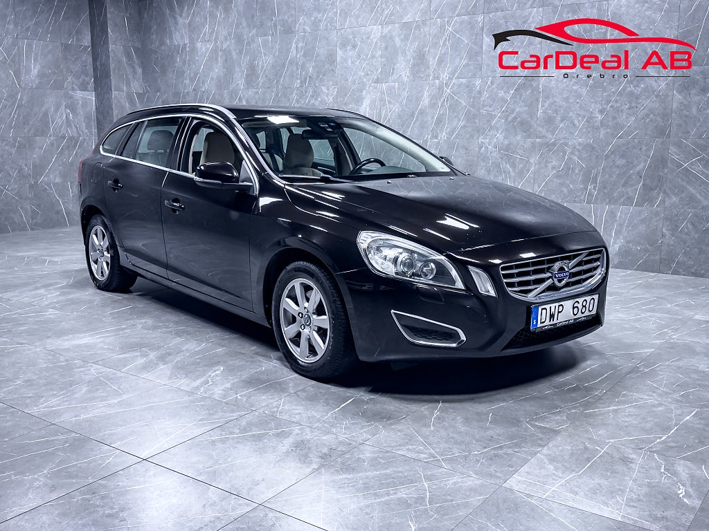 Volvo V60 T3 150hk Momentum Delläder Sensorer Billig fordonsskatt