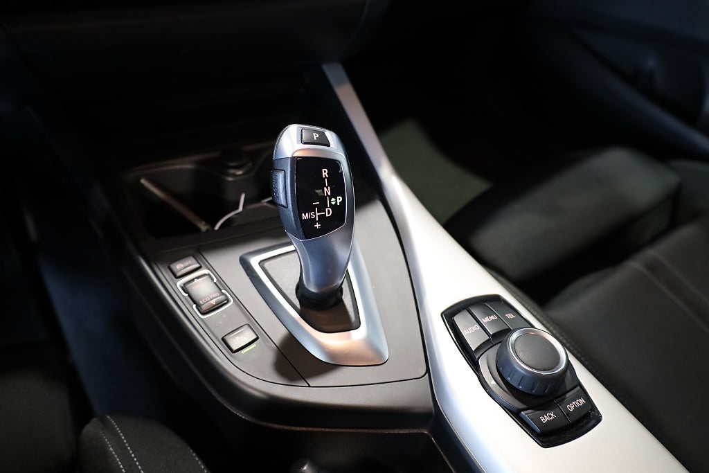 BMW 118I Steptronic Advantage PDC Connected Blåtand 2017