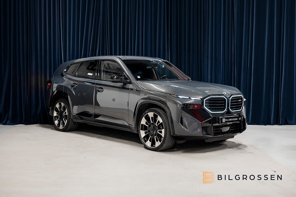 BMW XM 4.4 V8 xDrive B&W Merino Massage Softclose Bakaxelstyrn