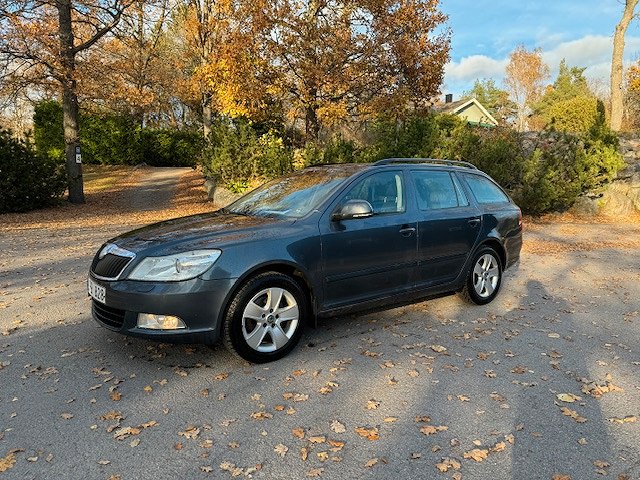Skoda Octavia Kombi 1.8 TSI Elegance Euro 5 Nybesiktad