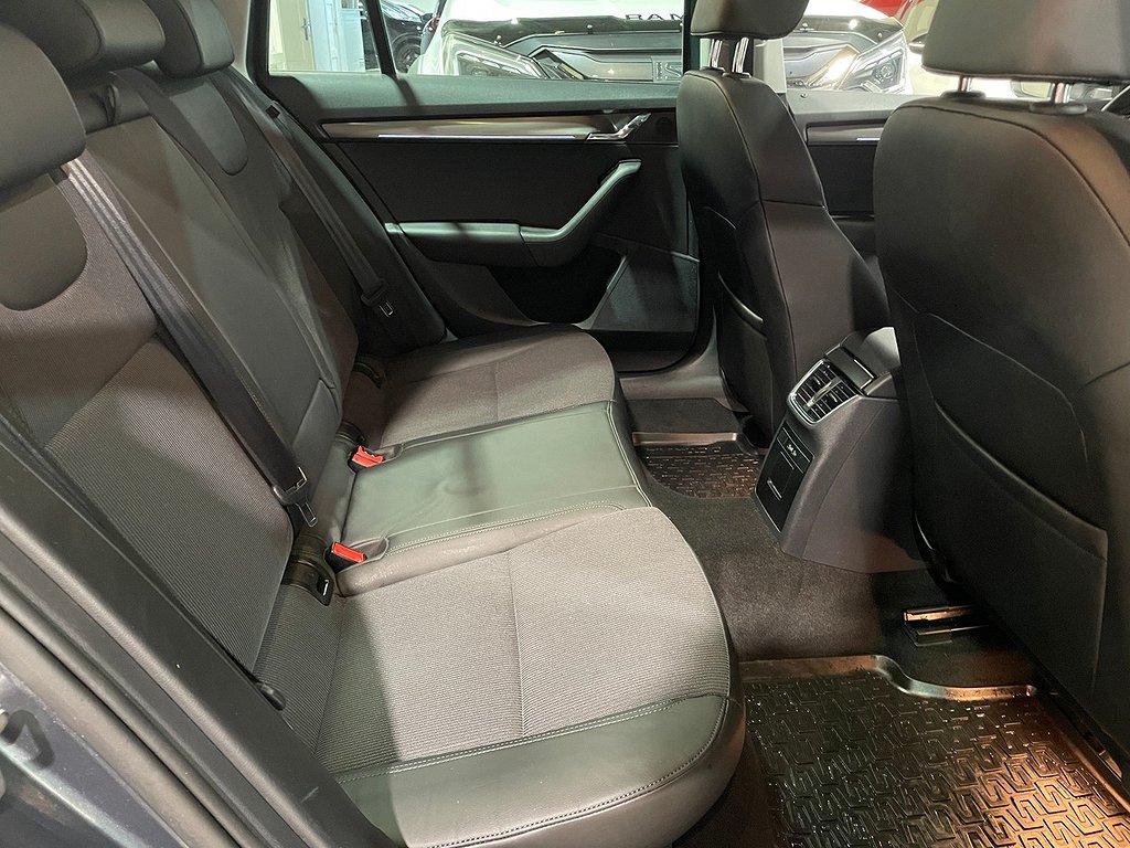 Skoda Octavia 1.5 PREMIUM | STYLE | VÄRMARE | PANO | DRAG 2019
