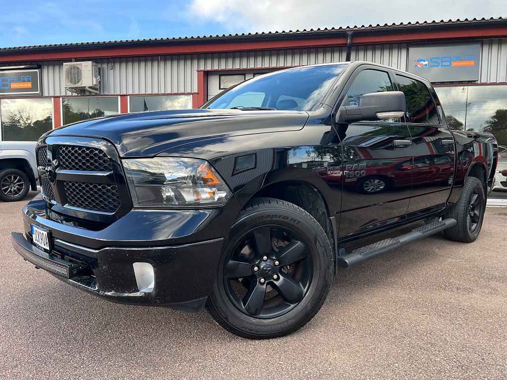 RAM 1500 Classic Dubbelhytt 5.7 V8 HEMI 395hk Black Låg skatt