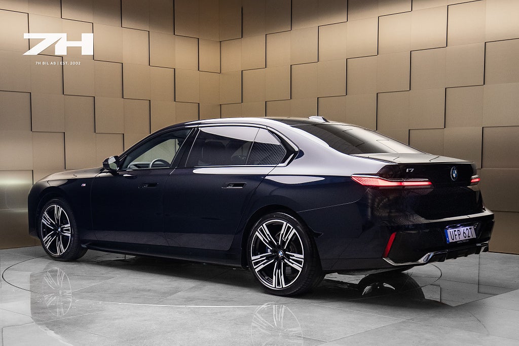 BMW i7 xDrive60 Individual M Sport / B&W / Massage / SkyLounge