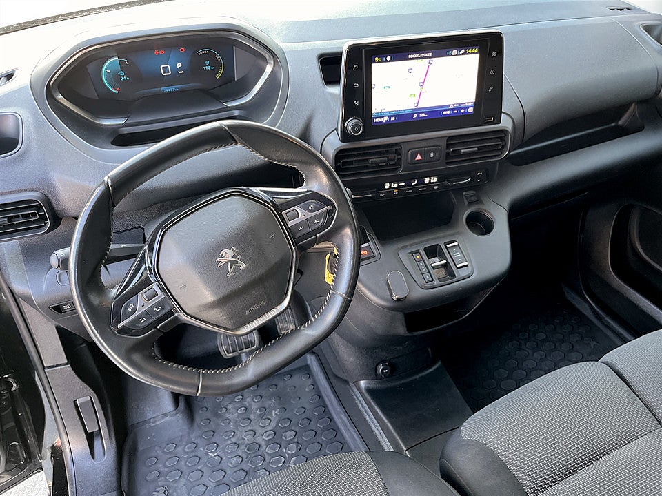 Bild på Peugeot e-Partner L2 PRO+ 50kWh CARPLAY NAVI FARTHÅLLARE