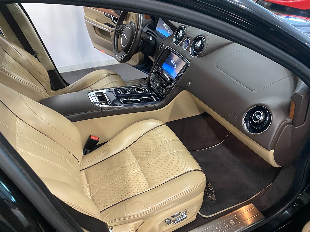 Jaguar XJ 2010 - miniatyr 19
