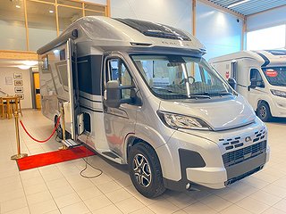 Husbil-halvintegrerad Adria Matrix Supreme 670 SL 3 av 31