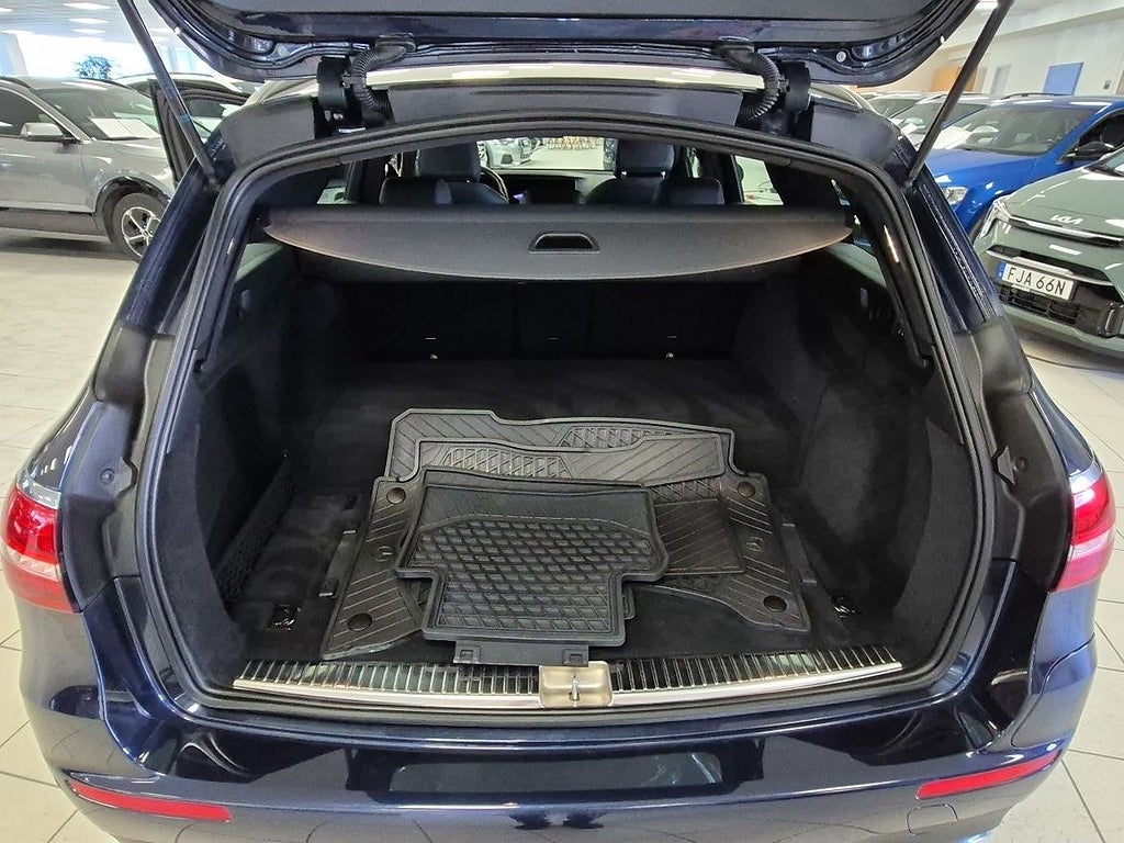 Mercedes-Benz E 300 T de 2022 - miniatyr 10