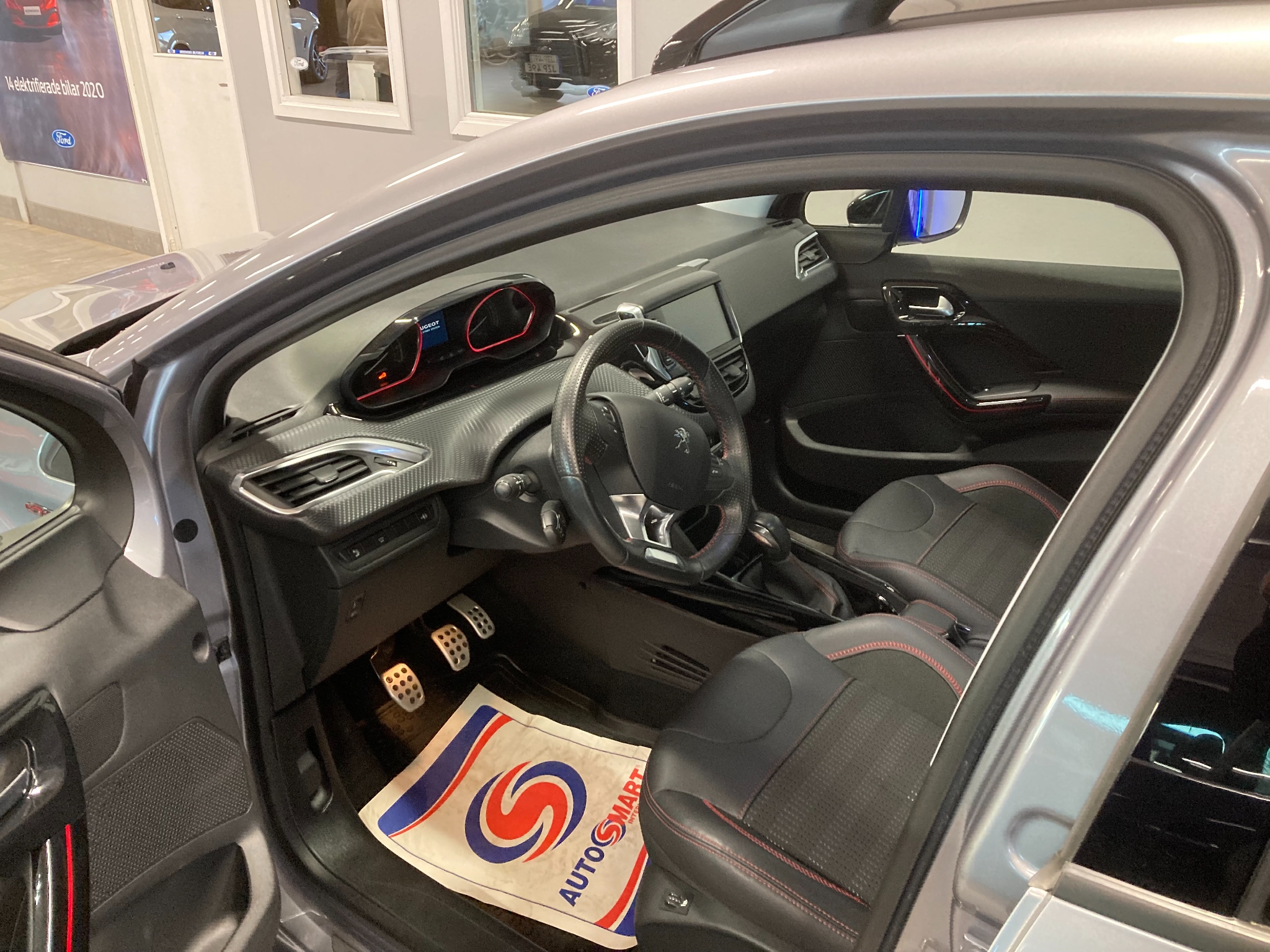 Peugeot 2008 1.2 e-THP GT Euro 6 110hk, kuva 3/23