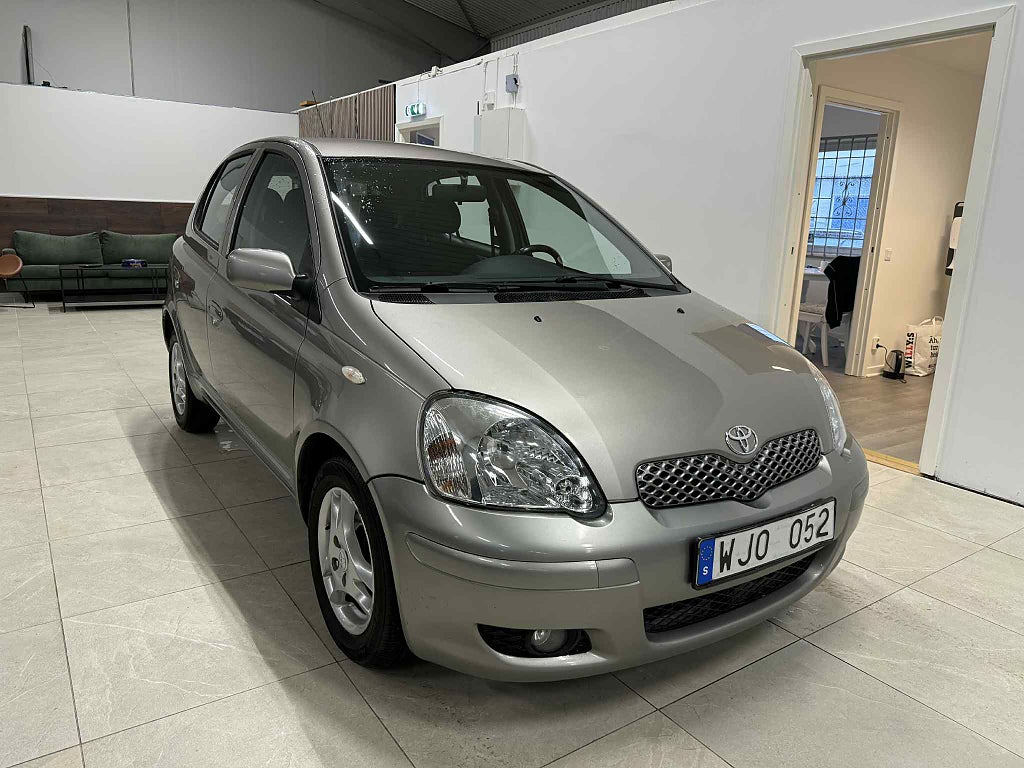 Toyota Yaris AUTOMAT med 1 ägare / 9.799 Mil