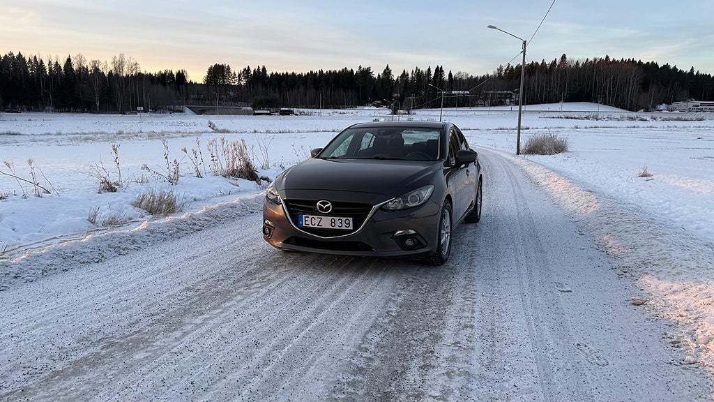 Mazda 3 Sedan 2.0 SKYACTIV-G V-Hjul M-Värm Nyservad