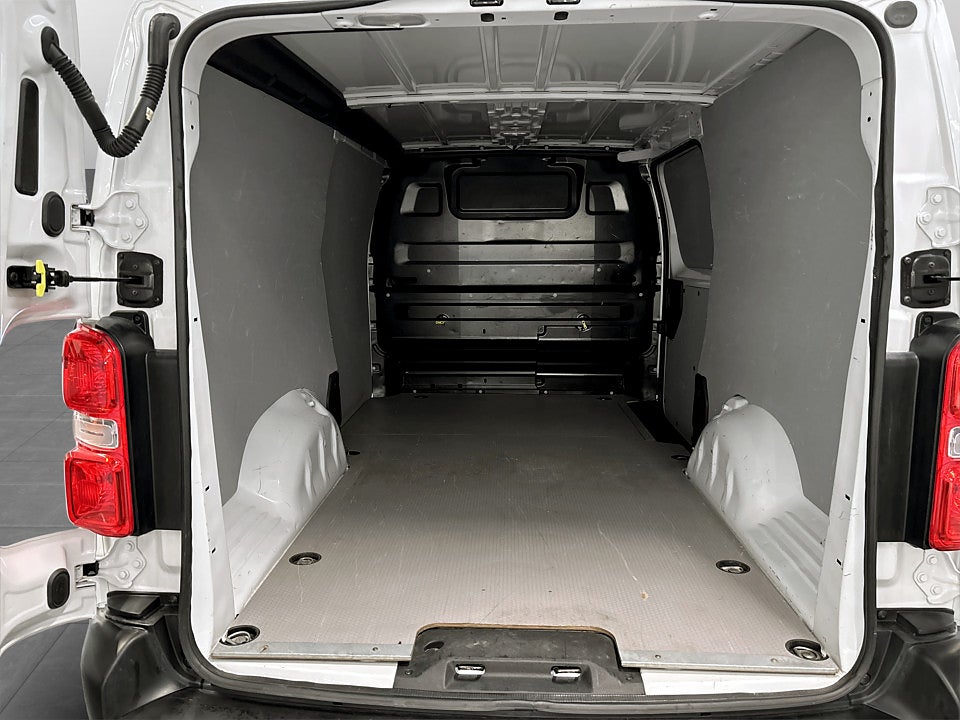Bild på Opel Vivaro Business 2.0 BHDi 145hk Aut L3 WEBASTO B-KAMERA DRAG