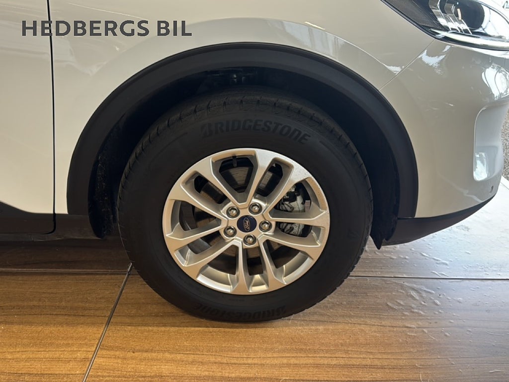 Ford Kuga Titanium 2.5 PHEV 224HK thumbnail