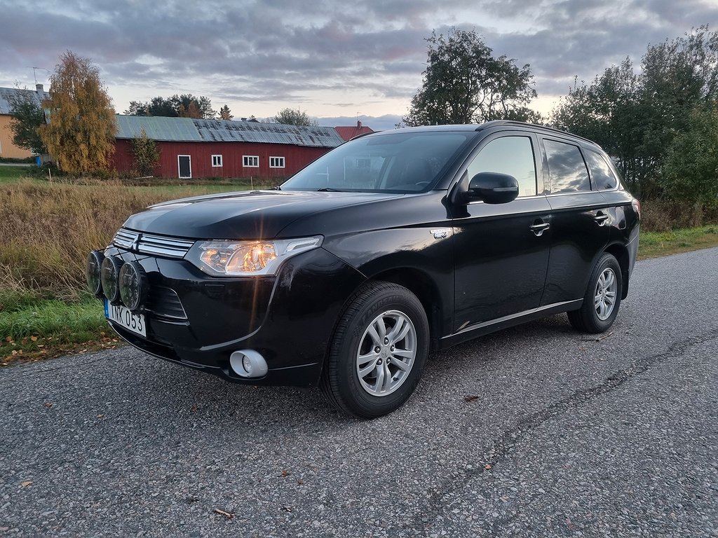 Mitsubishi Outlander PHEV CVT BUSINESS HYBRID 18800MIL