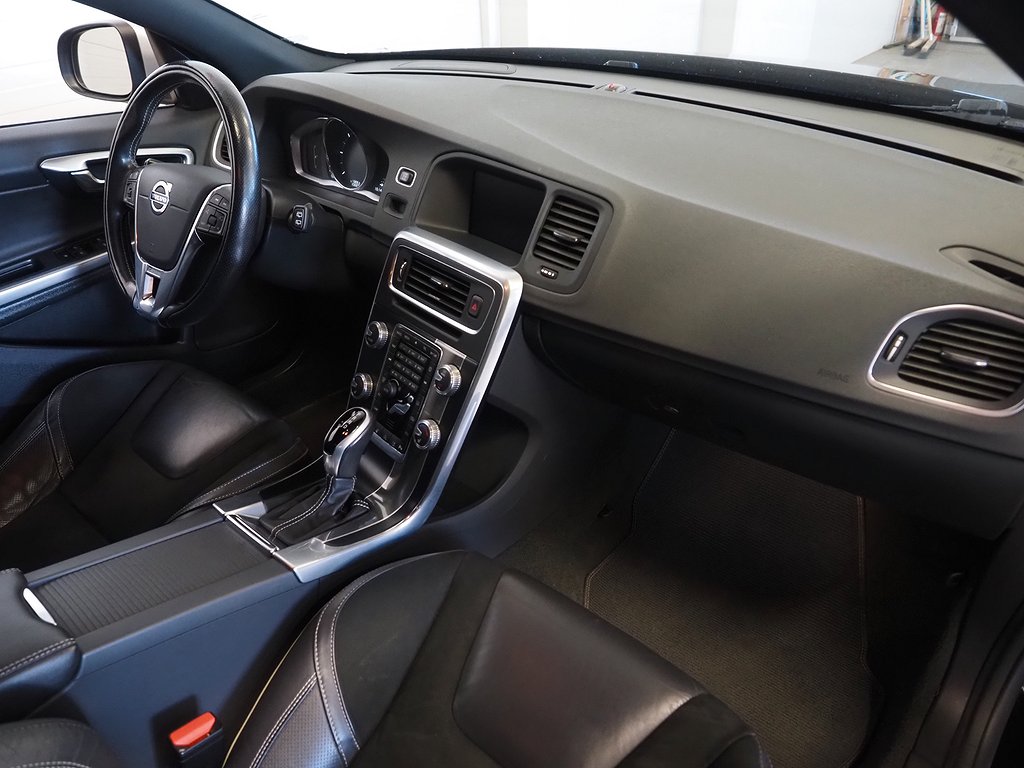 Volvo V60 D4 190hk Geartronic R-Design |Drag|Navi|Kamera| 2017