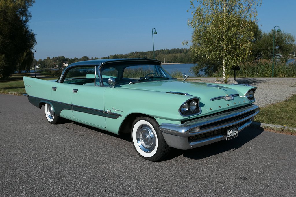 DeSoto Fireflite 4-dörrars Hardtop 