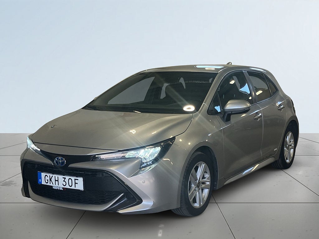Toyota Corolla Hybrid e-CVT Active Aut Kamera Värmare S&V-hjul