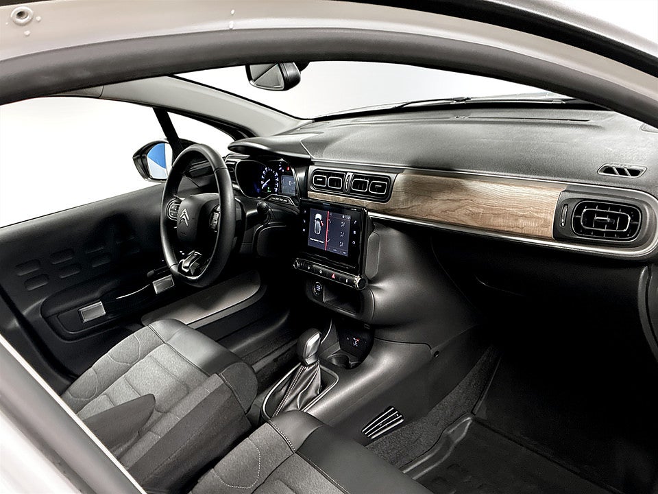 Bild på Citroën C3 Shine 1.2 PT 110hk Aut P-SENSORER CARPLAY