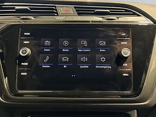 Volkswagen Touran 7-sits 1.0 TSI OPF Drag Kamera Psens S&V-däck ISOFIX