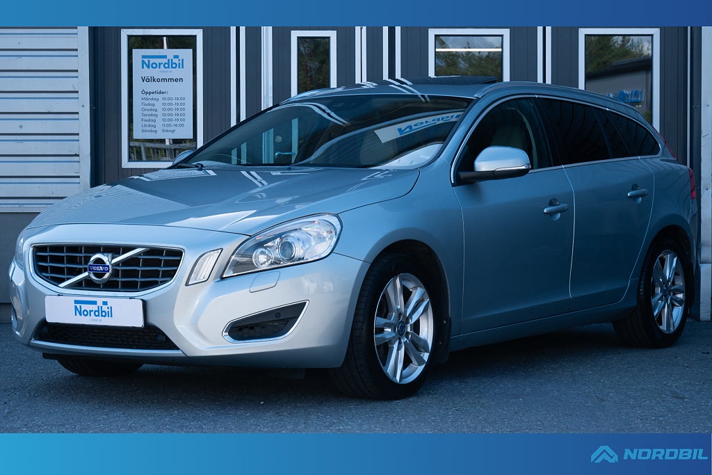 Volvo V60 D5 Summum Taklucka Drag Navi Värmare PDC