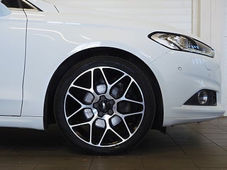 Sedan Ford Mondeo 8 av 24