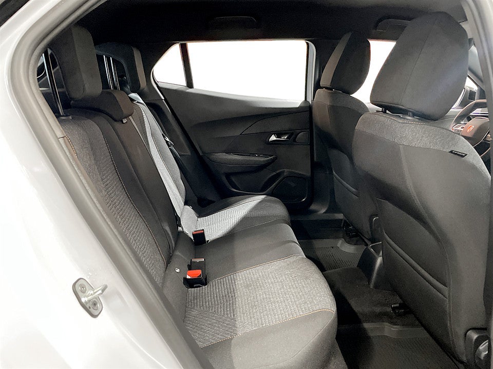 Bild på Peugeot 2008 Style Hybrid 136hk Aut - CARPLAY, BACKSENSORER