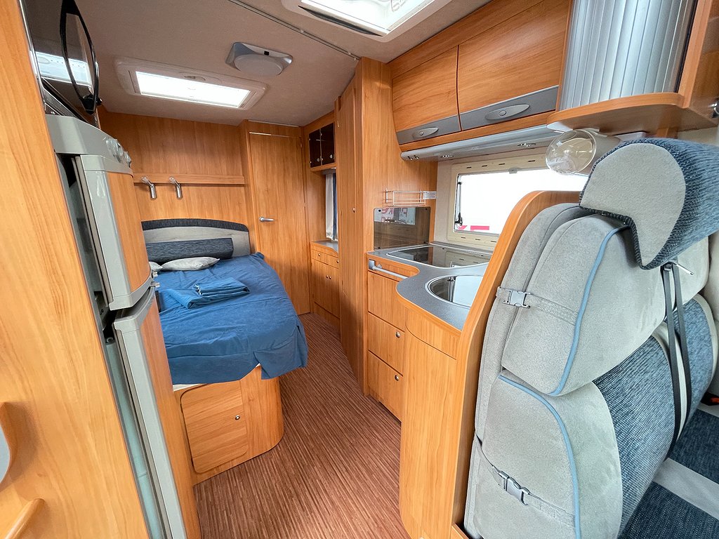 Adria Coral S 680 ST / B-körkort / El-Patron /Ugn/ Solcell/  - Adria