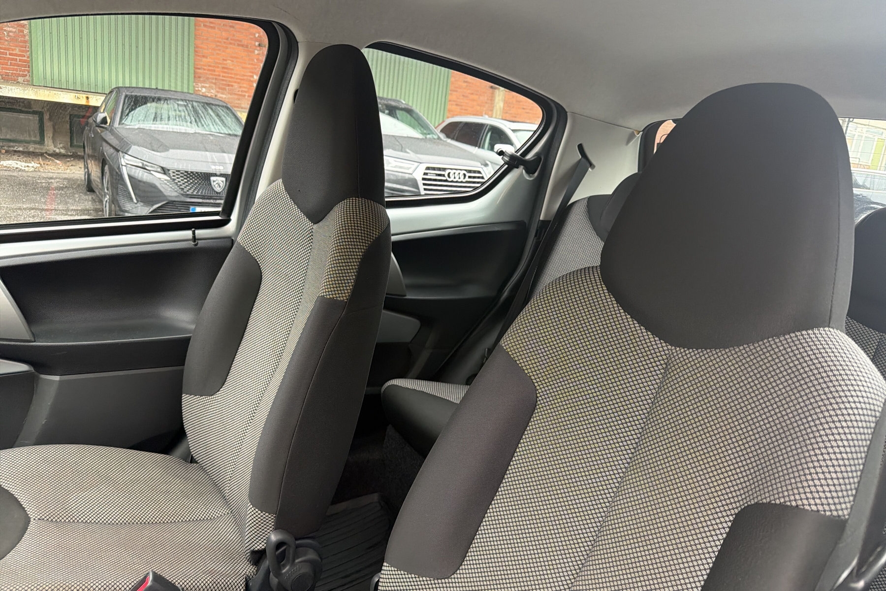 Toyota Aygo 5-dörrar 1.0 VVT-i Bluetooth 2012 - miniatyr 35